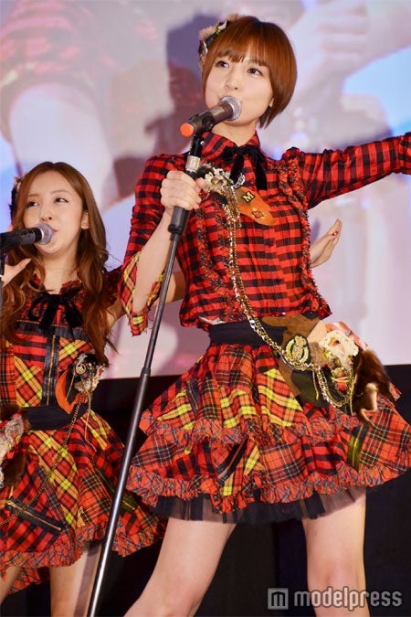 AKB48板野友美、篠田麻里子