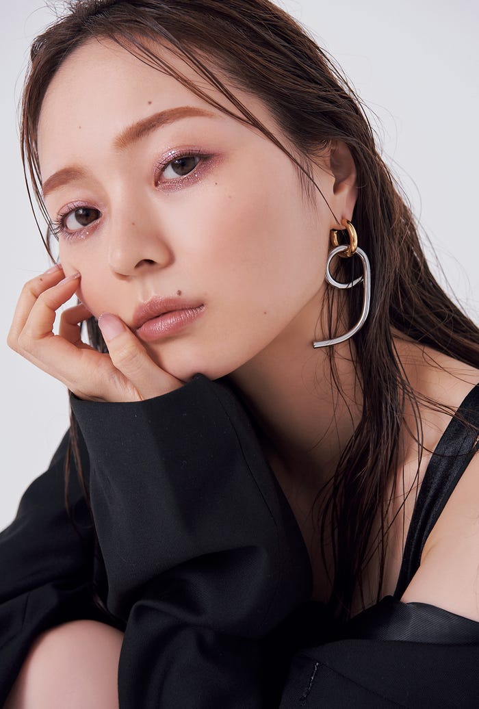 梅澤美波「B.L.T.2021年10月号」セブンネットショッピング購入特典ポストカードC (画像提供:東京ニュース通信社刊)