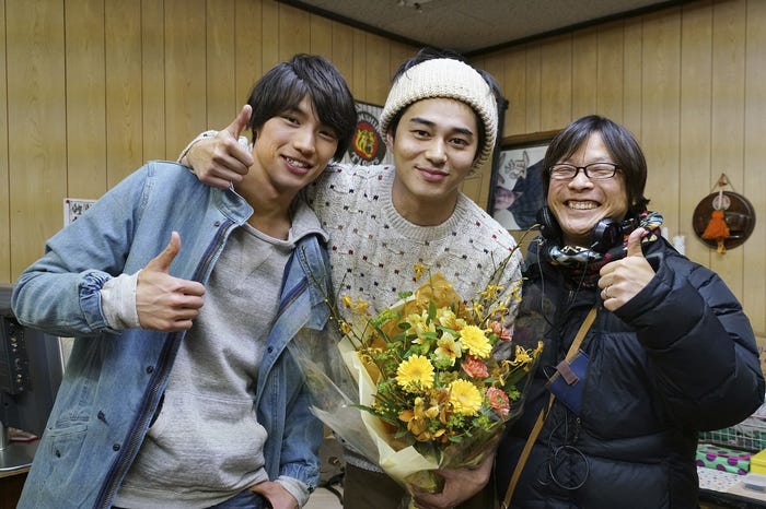 福士蒼汰、東出昌大、三木孝浩監督(C)2016「ぼくは明日、昨日のきみとデートする」製作委員会