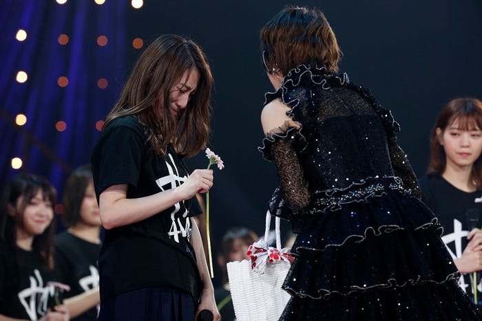 若月佑美、桜井玲香/乃木坂46「若月佑美 卒業セレモニー」(提供写真)