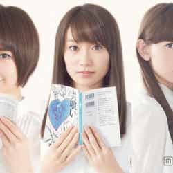 集英社文庫「ナツイチ」キャンペーンのイメージキャラクターをつとめるAKB48（左から）篠田麻里子、大島優子、小嶋陽菜