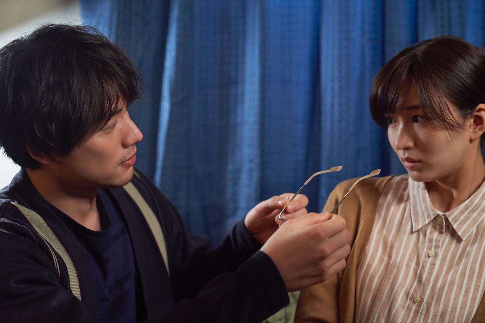 福士蒼汰、岡崎紗絵「アイのない恋人たち」第4話より（C）ABCテレビ