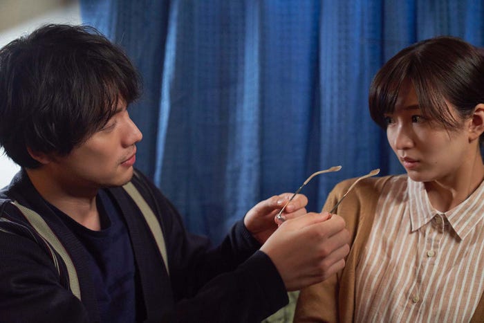 福士蒼汰、岡崎紗絵「アイのない恋人たち」第4話より(C)ABCテレビ