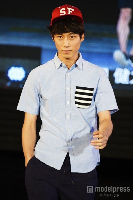 坂口健太郎/「a‐nation&GirlsAward lsland collection by non‐no」より