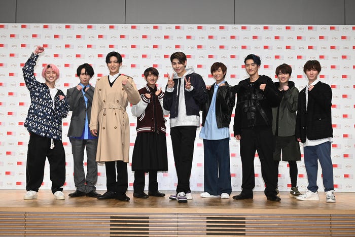 Snow Man(左から)佐久間大介、宮舘涼太、目黒蓮、向井康二、ラウール、阿部亮平、岩本照、深澤辰哉、渡辺翔太(C)NHK