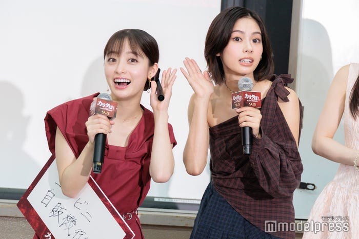 橋本環奈、安斉星来(C)モデルプレス