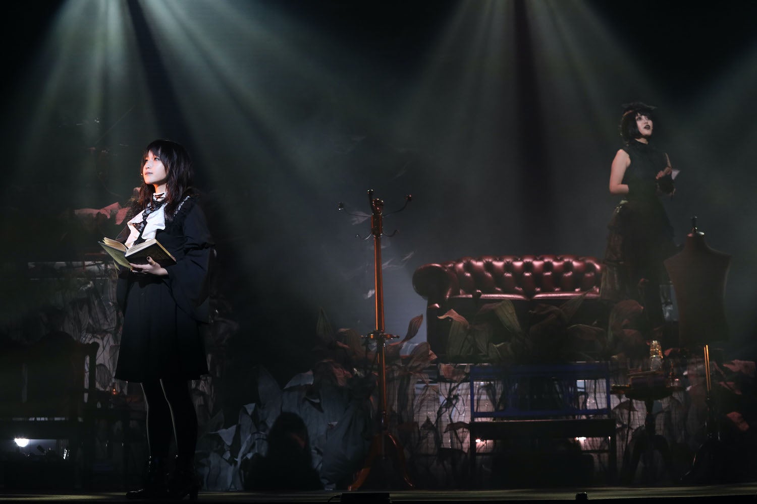 末満健一が手掛けるshared Trump シリーズ第一弾 音楽朗読劇 黑世界 が開幕 モデルプレス