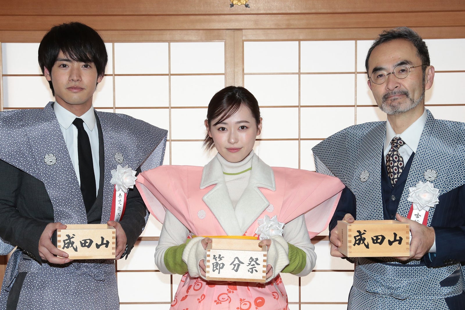 福原遥・赤楚衛二ら「舞いあがれ！」出演者が豆まき「成田山節分祭」に参加