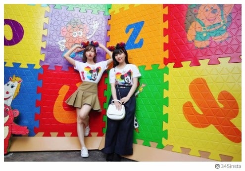 HKT48指原莉乃＆田中美久、上海ディズニーで“映えすぎ”ショット連発　“りのみく”コンビの2人旅に反響「姉妹みたい」