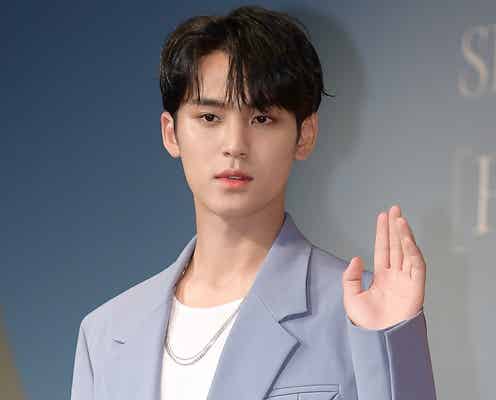 SEVENTEENミンギュ、母親と寄り添う2ショット披露で「親子揃って背が高い」の声