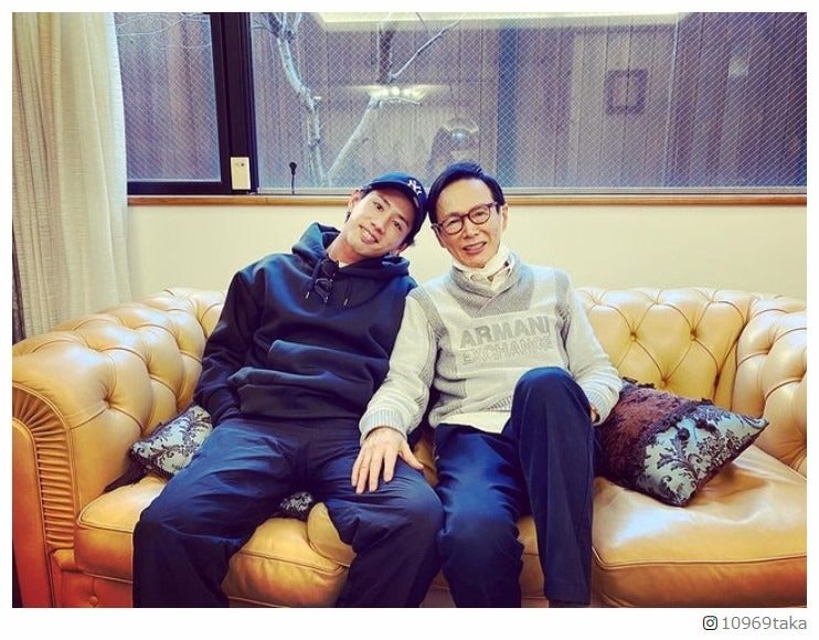 ワンオクTaka、父・森進一との“親子ショット”公開「笑顔がそっくり」「ほっこりする写真」と反響