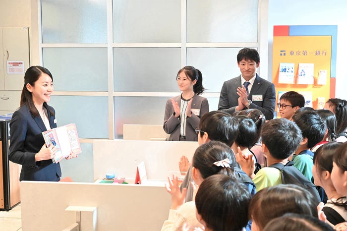 大西礼芳、今田美桜、山本耕史「花咲舞が黙ってない」第7話より(C)日本テレビ