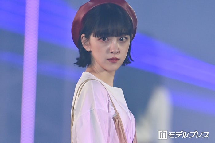 堀未央奈 すっぴんからのメイク動画公開 肌きれいすぎ こだわりが伝わる と絶賛の声 モデルプレス