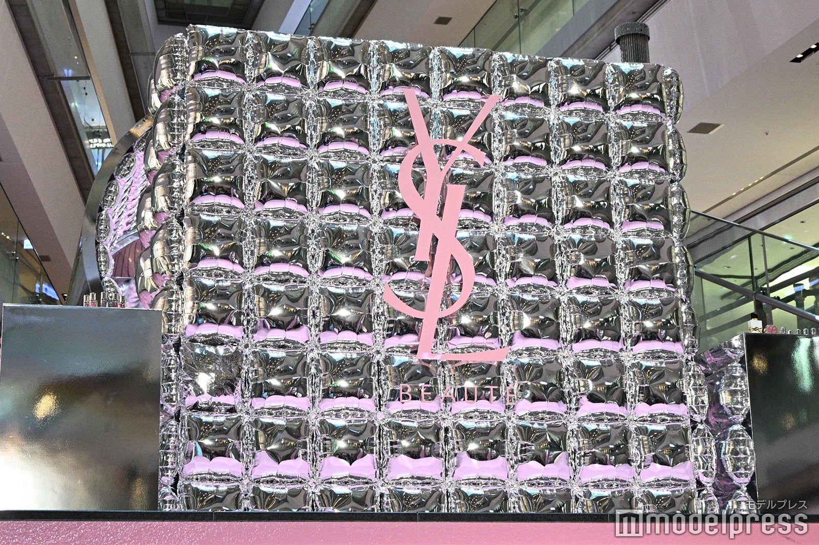 「YSL BEAUTY LOVE GAME TOKYO UNDERGROUND」の様子（C）モデルプレス