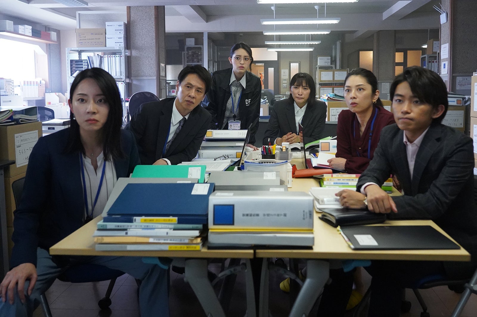 （左から）大西礼芳、大倉孝二、石川萌香、杏、小池栄子、加藤清史郎／「競争の番人」最終話より（C）フジテレビ