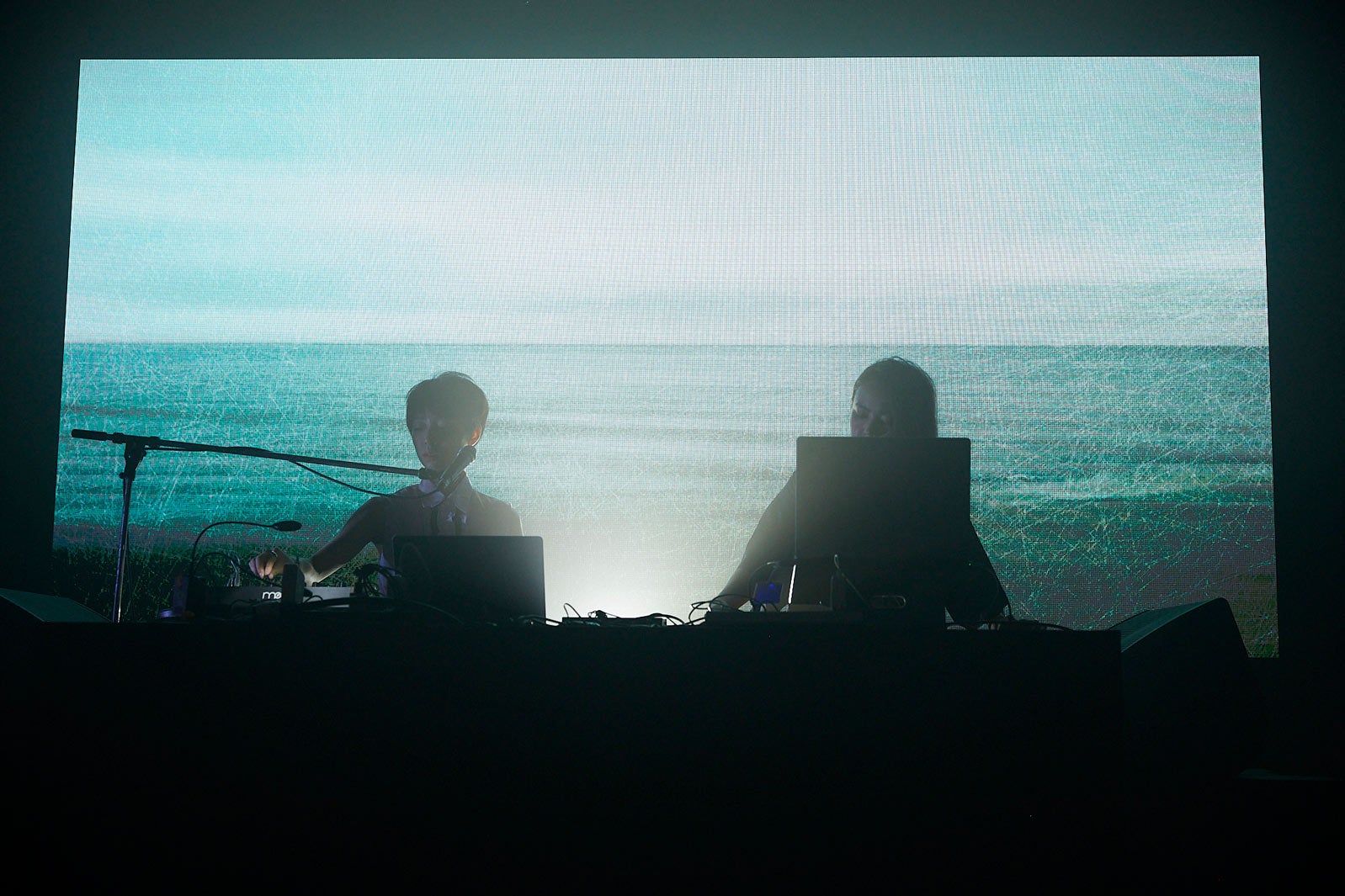 YURI URANO、MANAMI SAKAMOTO「PRADA EXTENDS TOKYO」より（提供写真）