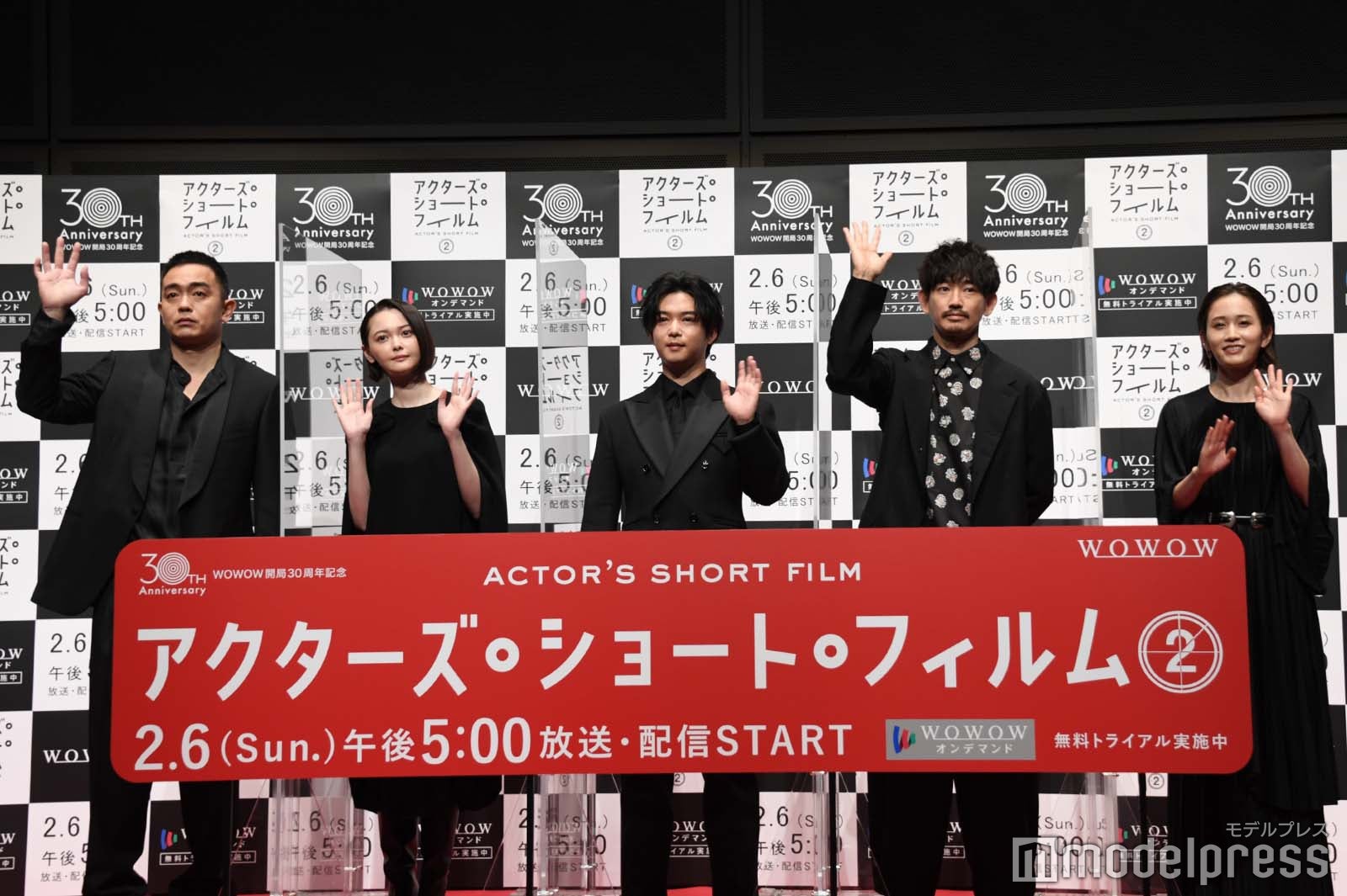 （左から）青柳翔、玉城ティナ、千葉雄大、永山瑛太、前田敦子 （C）モデルプレス