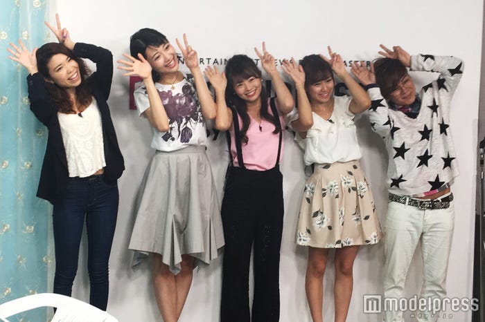 (左から)Saasha、中村祐美子、鈴木あや、古泉千里、合田和人氏(C)モデルプレス
