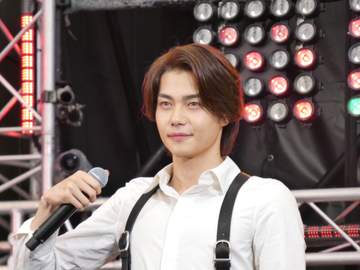 仮面ライダーゼッツ・今井竜太郎 「気持ちい～！」超宇宙刑事ギャバンとのコラボ変身ポーズ披露に子供たち大喜び