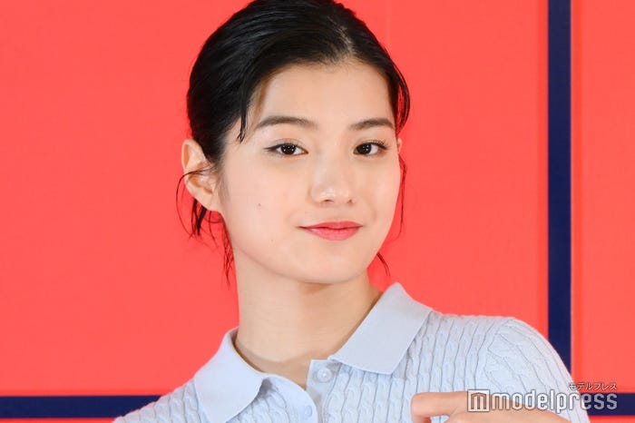 暗髪の蒔田彩珠(C)モデルプレス