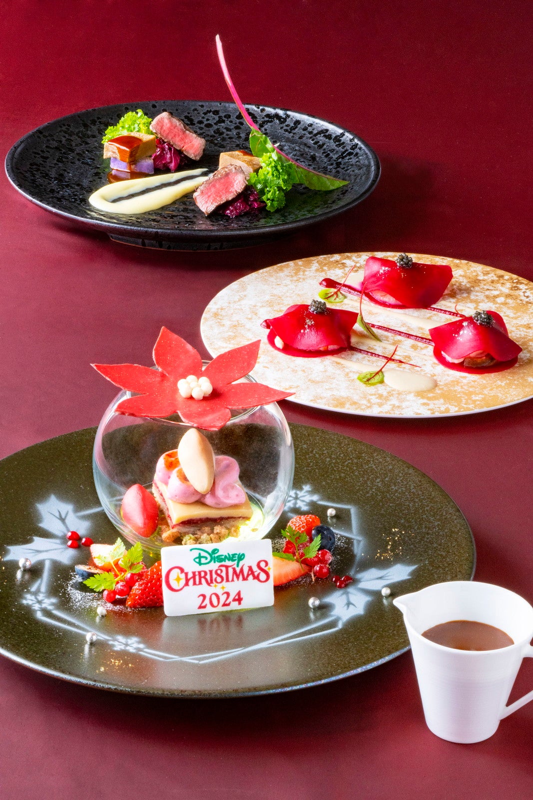 東京ディズニーランドホテル「カンナ」“ディズニー・クリスマス”ユールタイド（ディナー）19,500円（11月8日～12月25日）（C）Disney