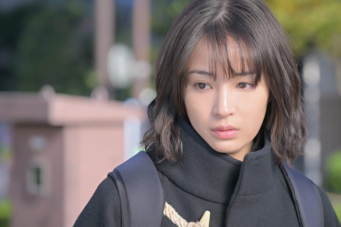 広瀬すず「クジャクのダンス、誰が見た?」第1話(C)TBS