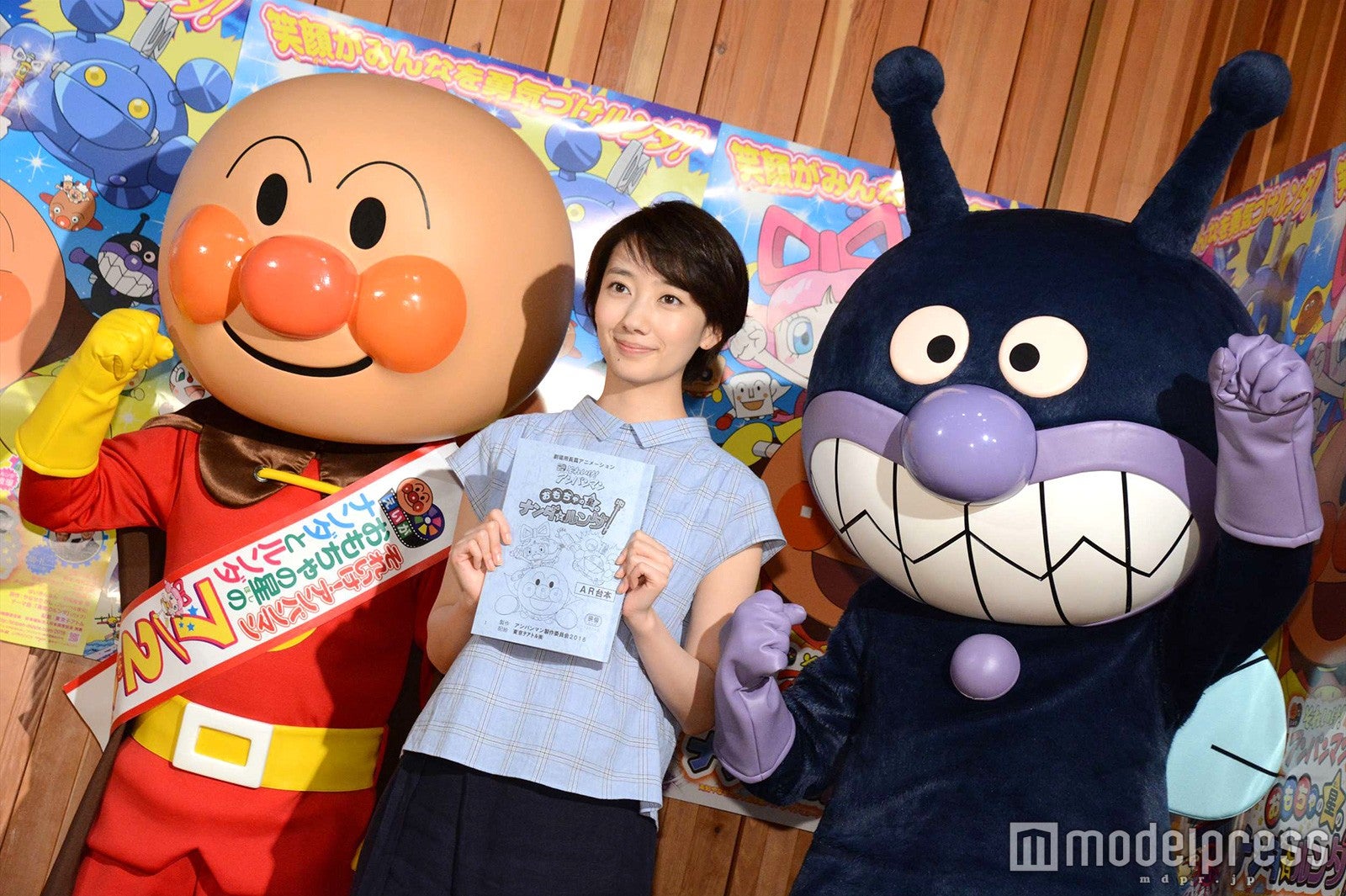 アンパンマン、波瑠、バイキンマン（C）モデルプレス