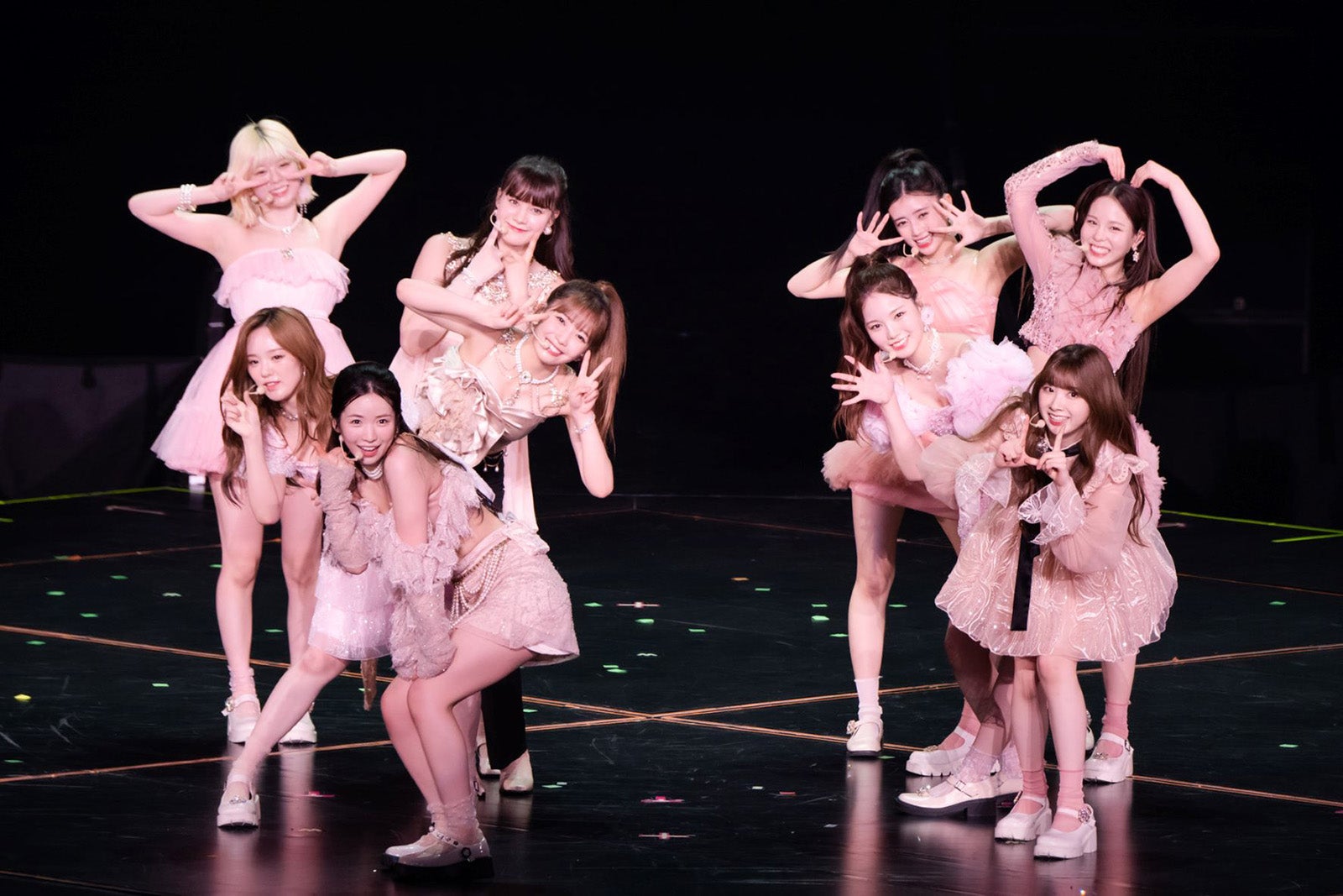 NiziU「NiziU Live with U 2022 “Light it Up”」神戸公演／撮影：田中聖太郎（提供写真）