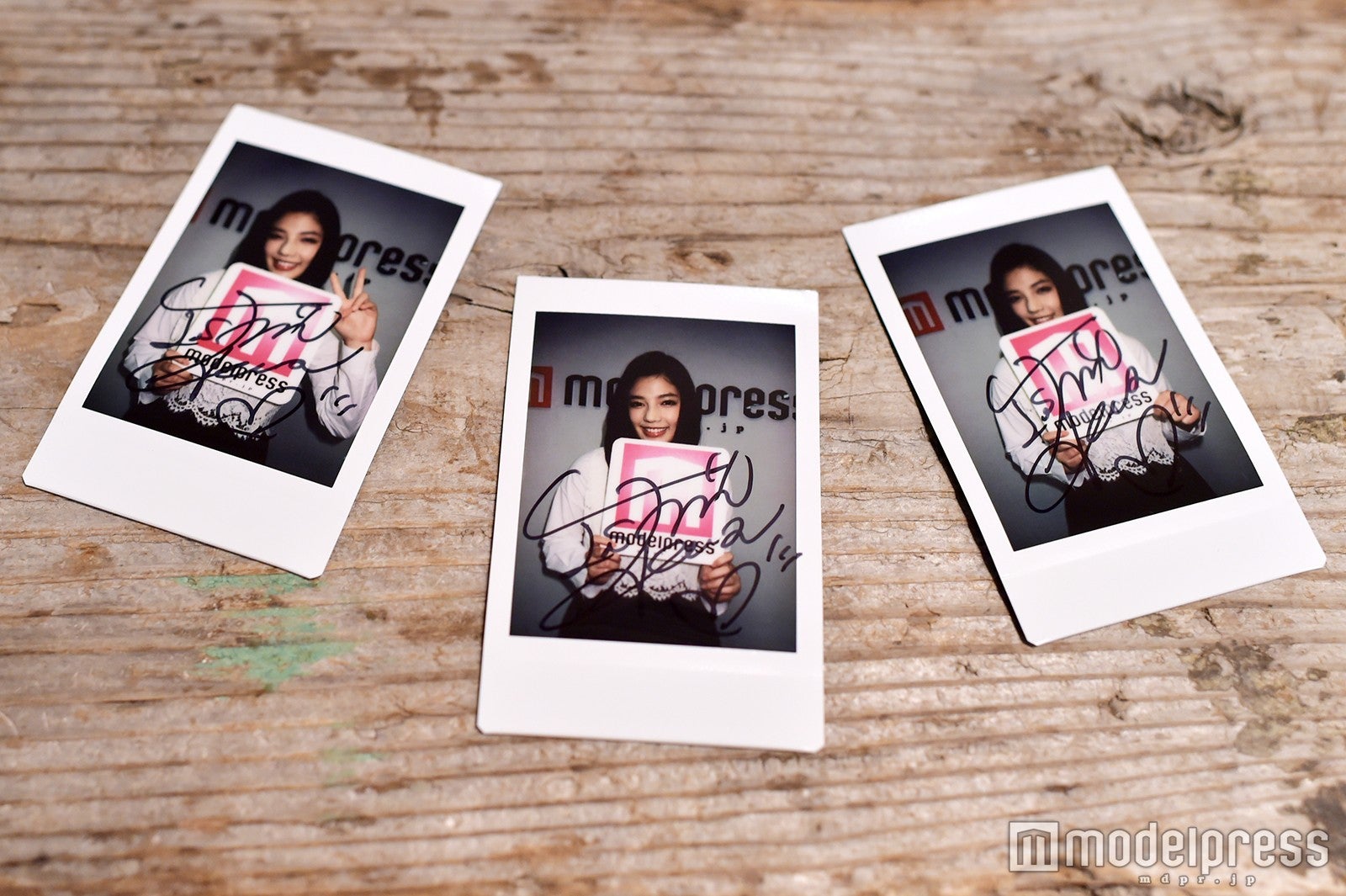 チェキ（C）モデルプレス