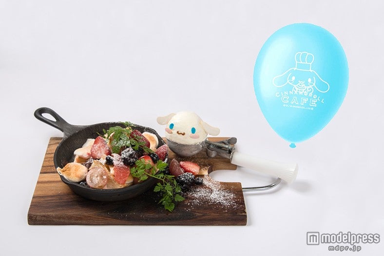 「雲がとろけちゃうシナモンのワッフルプレート」（1480円 ※風船付き）