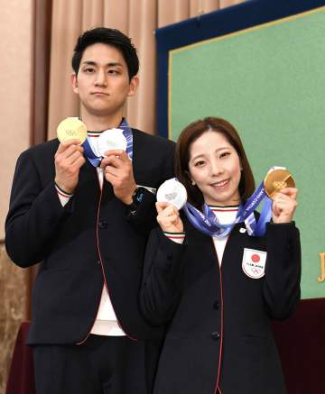「気になって仕方ない」仲睦まじく話す“りくりゅう”、その背景に騒然「でっかい白いの何だろ？」「ベッドと枕にしか」 三浦が裏話つづる「実は」