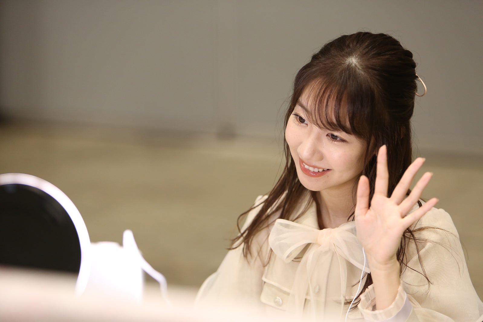 AKB48／お話し会の様子（C）AKB48