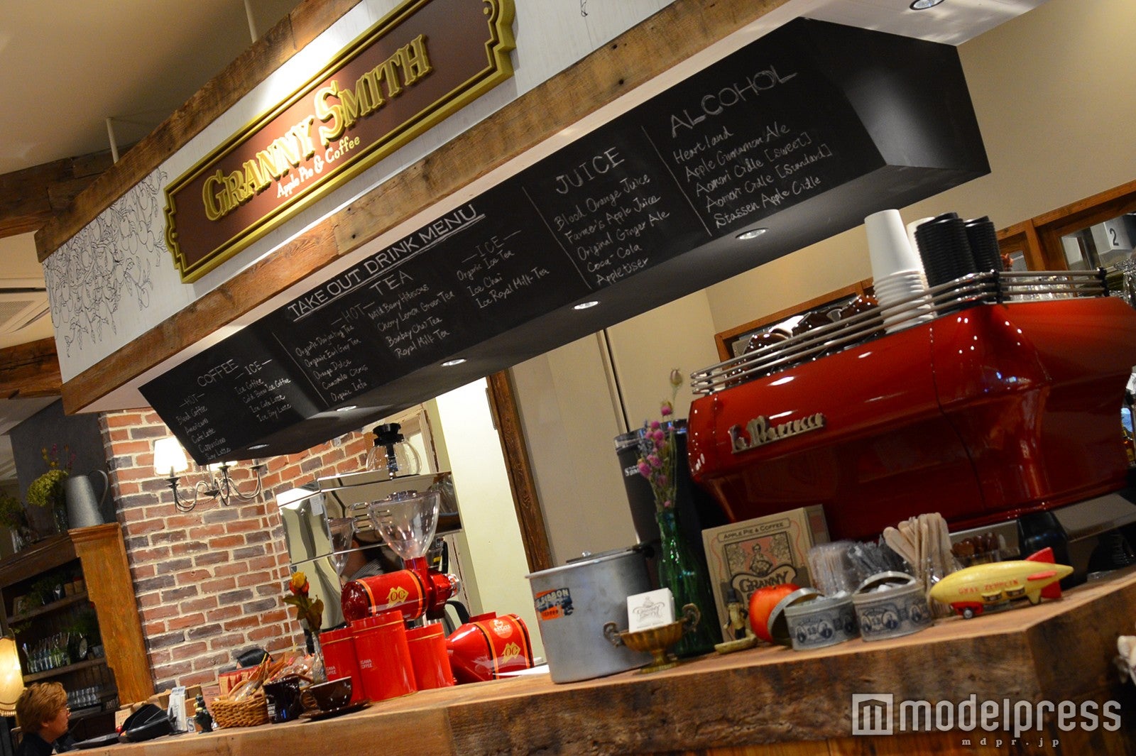 店内（C)モデルプレス