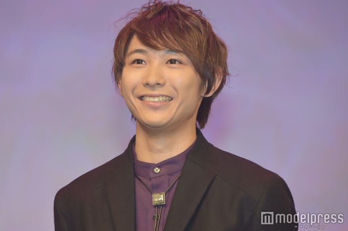 茶髪の須賀健太(C)モデルプレス