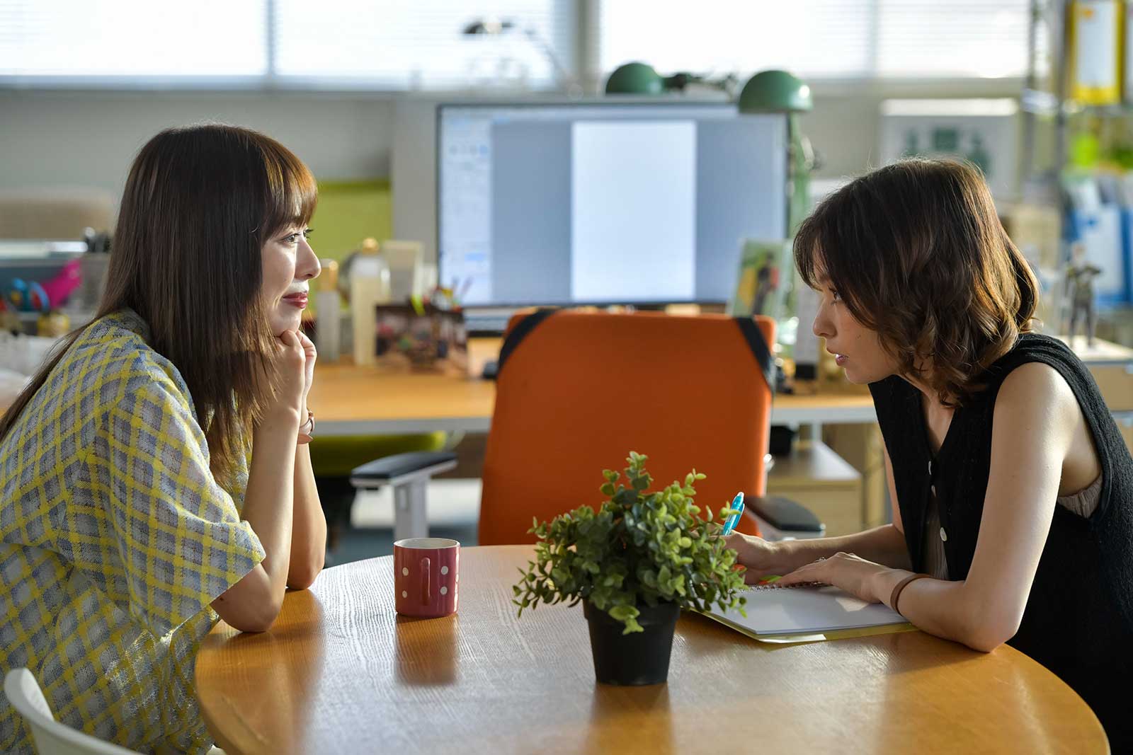 内田理央、太田莉菜（C）「来世ではちゃんとします」製作委員会