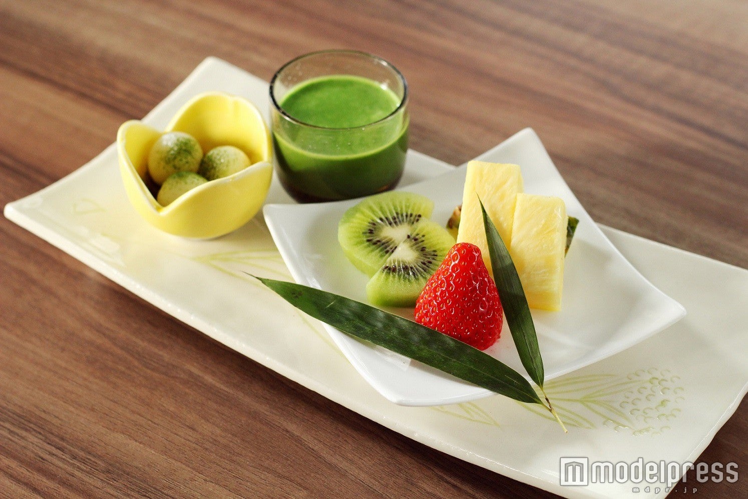 果物を抹茶にディップする“お茶フォンデュ”