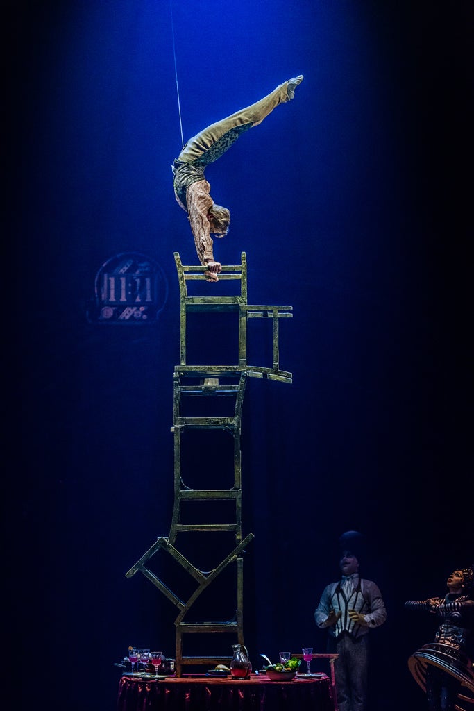 演目「バランシング・オン・チェア」