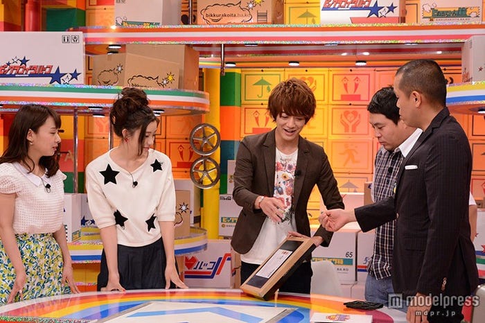 (左から)山田菜々、足立梨花、大倉士門、タカ、トシ(タカアンドトシ)(画像提供:中京テレビ)