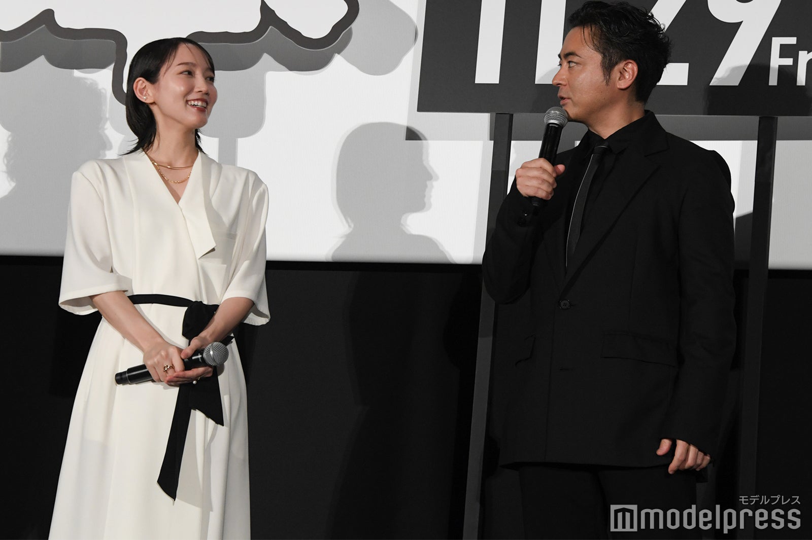 吉岡里帆、山田孝之（C）モデルプレス