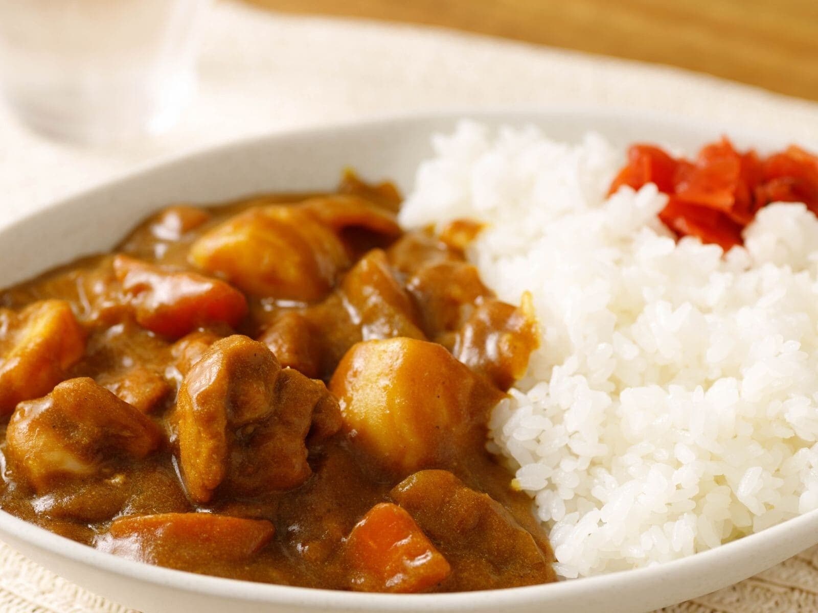 太りにくいカレーの食べ方！ 管理栄養士が教える、白米をおいしく減らすコツ
