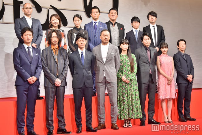 (前列左から)李相日監督、綾野剛、妻夫木聡、渡辺謙、宮崎あおい、松山ケンイチ、広瀬すず、森山未來(後列左から)吉田修一氏、原日出子、高畑充希、三浦貴大、ピエール滝、佐久本宝、川村元気氏(C)モデルプレス