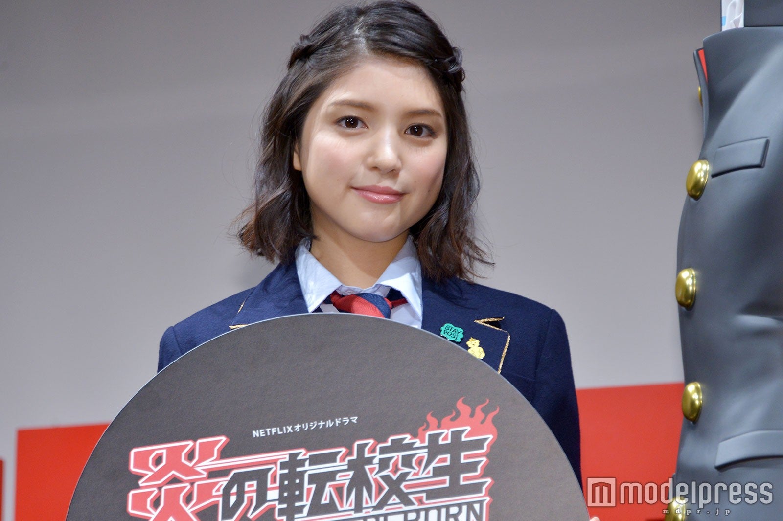 川島海荷、ミニスカJK姿で登場　ジャニーズWESTのヒロインは「怖い」＜炎の転校生REBORN＞