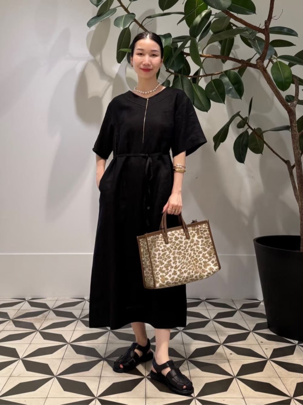 半袖のリネンワンピースは秋も着やすいアイテムです 出典:WEAR