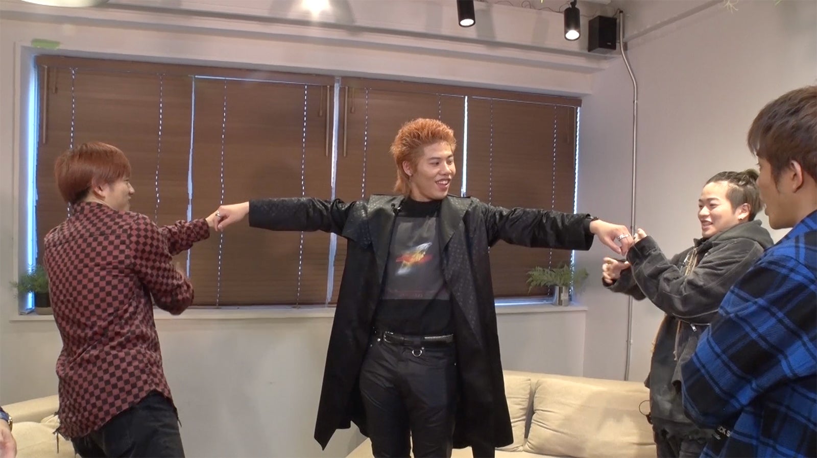 後藤拓磨（中央）／20日配信『THE RAMPAGEのガチTV』より（画像提供：LDH JAPAN）