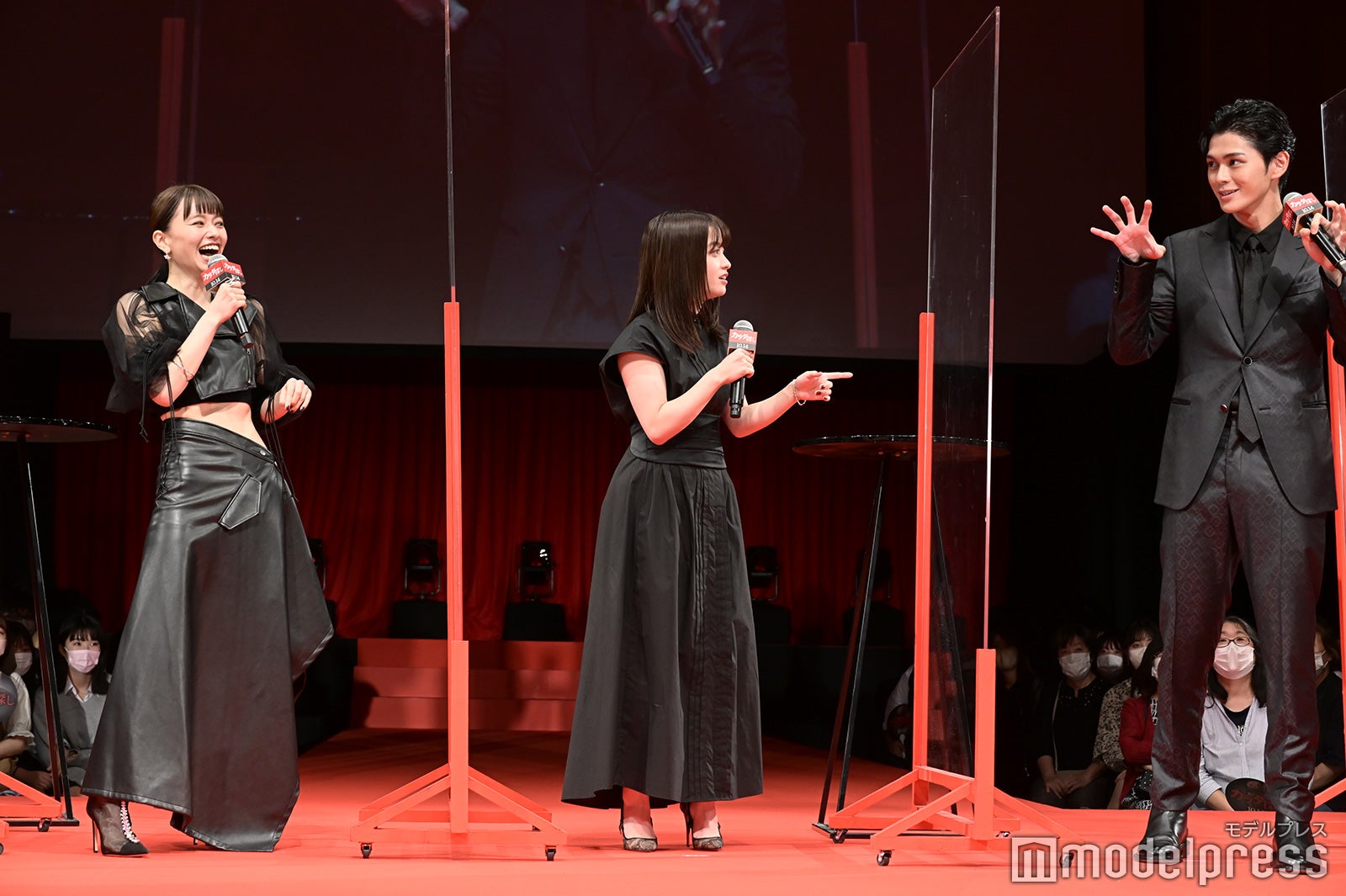 山本舞香、橋本環奈、眞栄田郷敦（C）モデルプレス