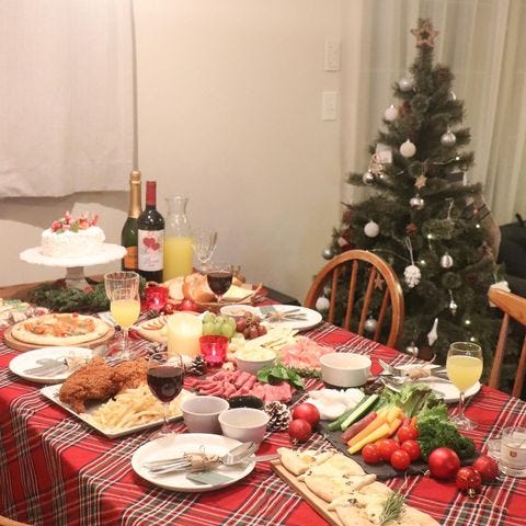 気分を盛り上げるクリスマスパーティーの飾り付け特集 部屋を彩るおしゃれな装飾 モデルプレス
