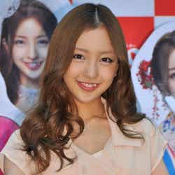 板野友美