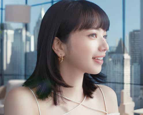 小松菜奈、背中ざっくりドレスで素肌輝く 幸福感と&透明感も溢れる