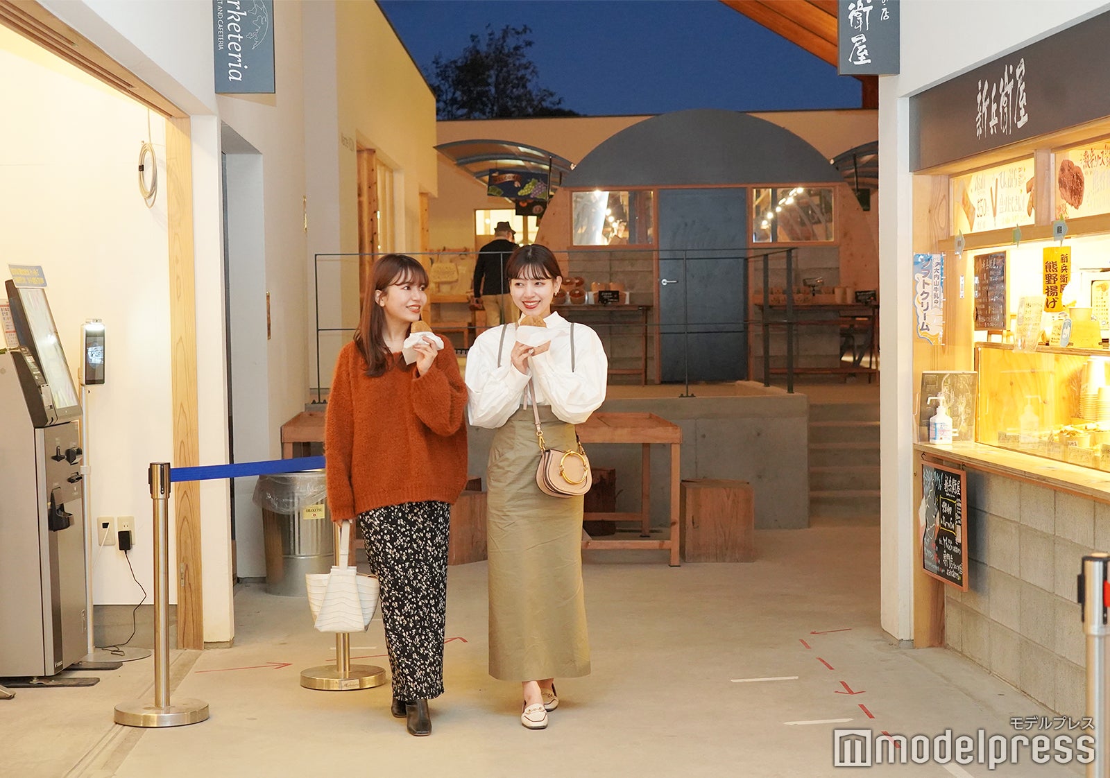 「マルシェ ヴィソン」は食べ歩きグルメが充実！（C）モデルプレス