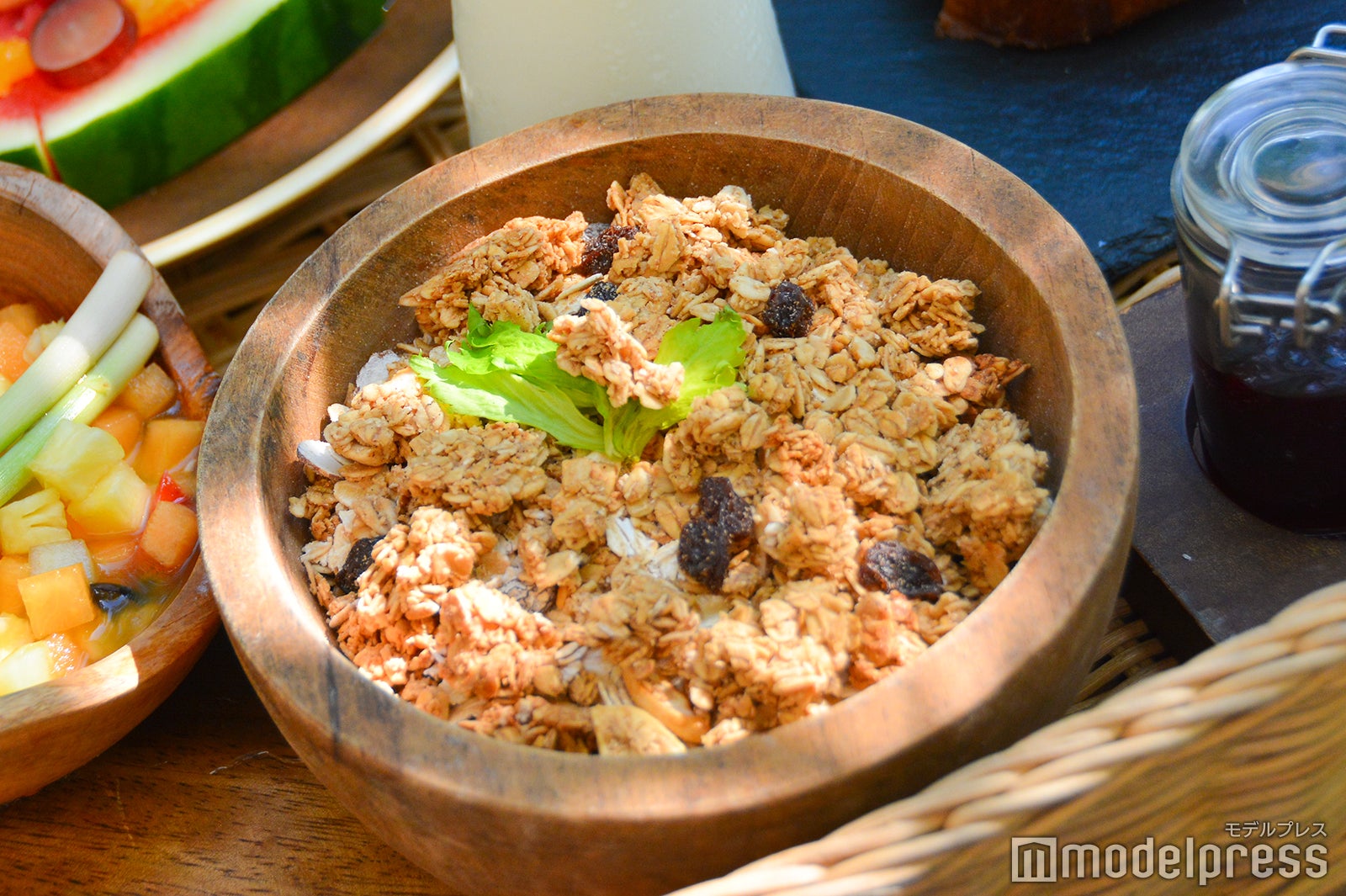 フローティング・ブレックファーストを体験（C）モデルプレス